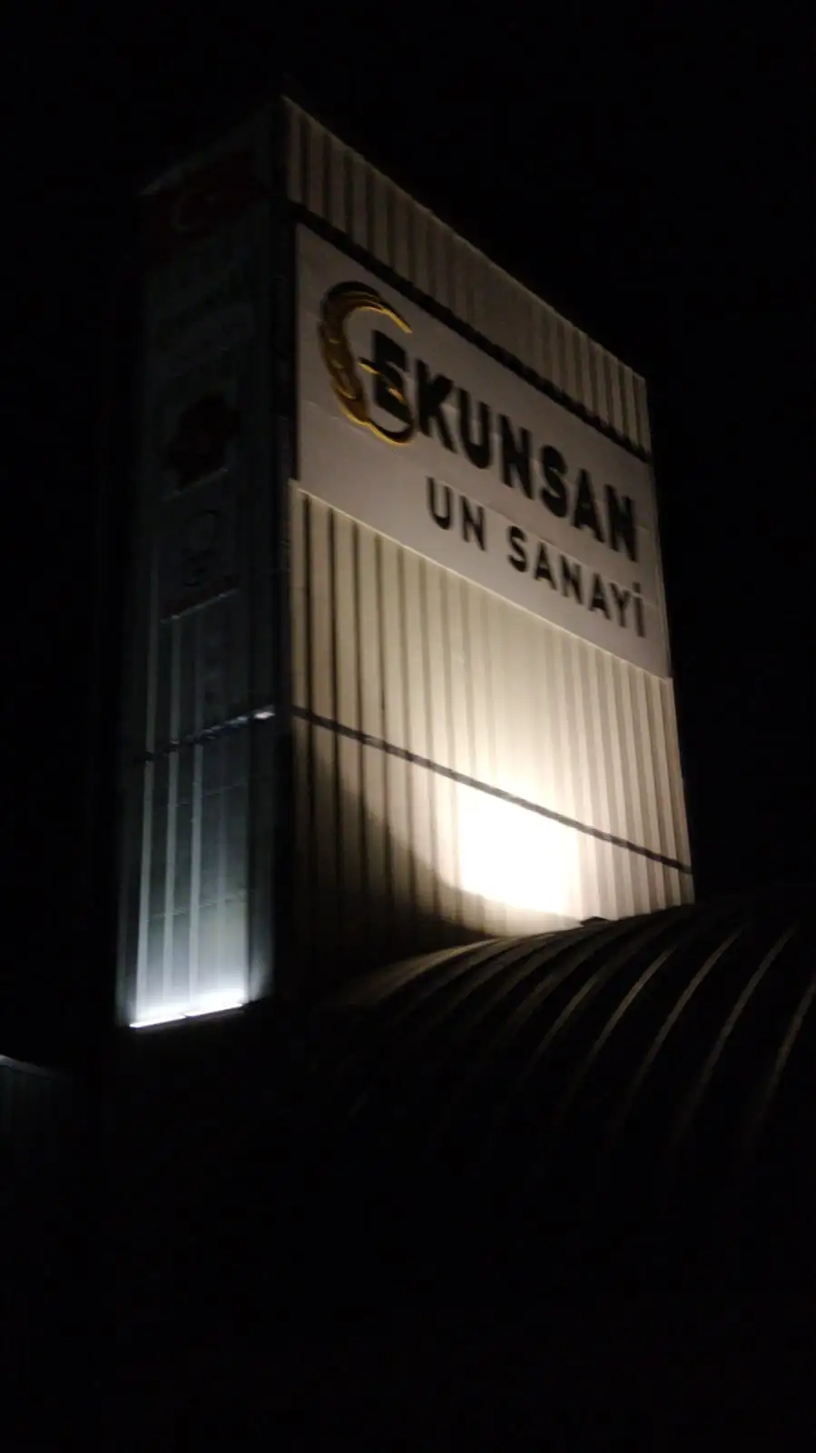 Dispatch of packed flour sacks